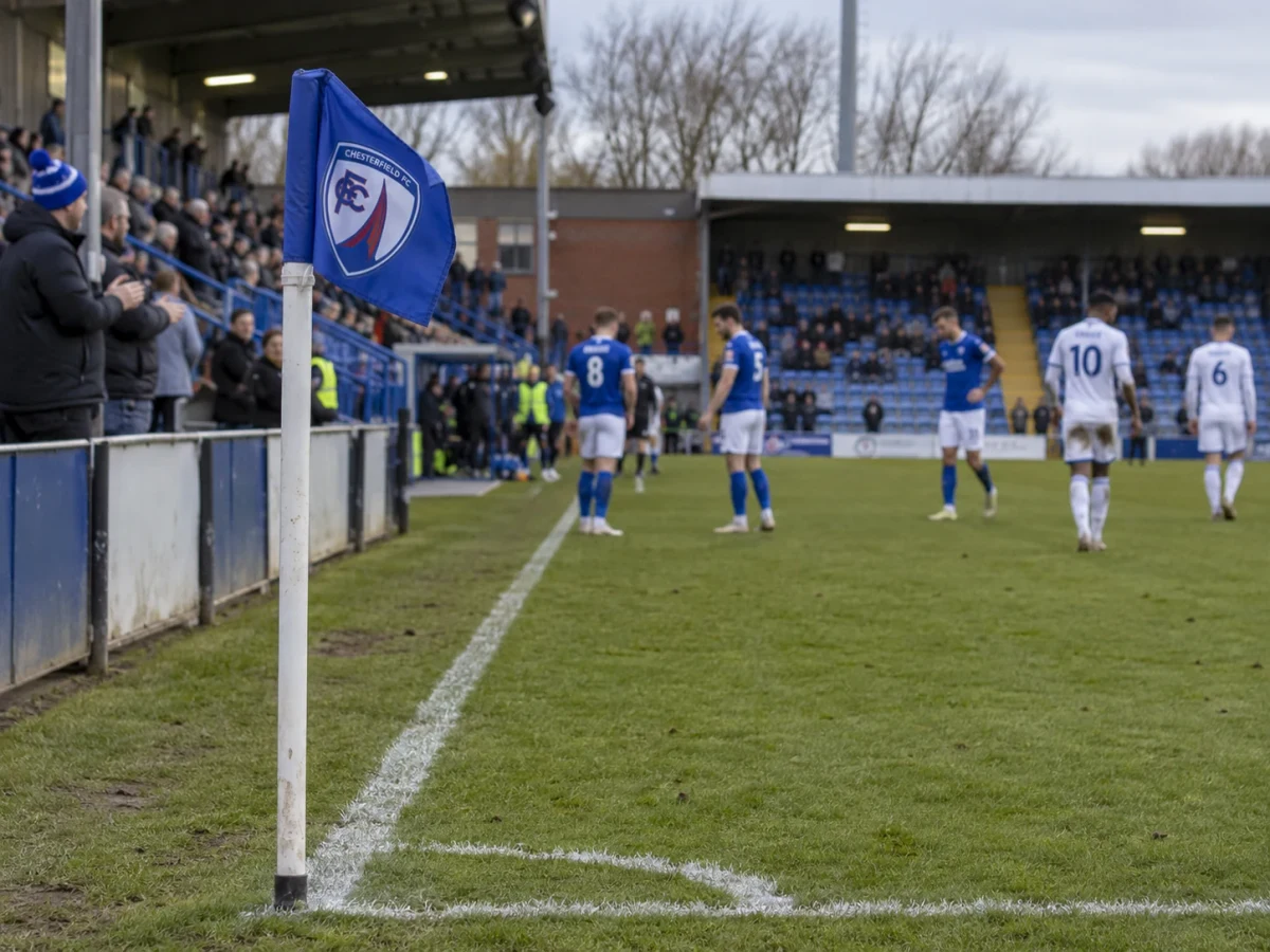 Chesterfield kaatoi Tranmeren ja pysyy kiinni League Twon kärjessä