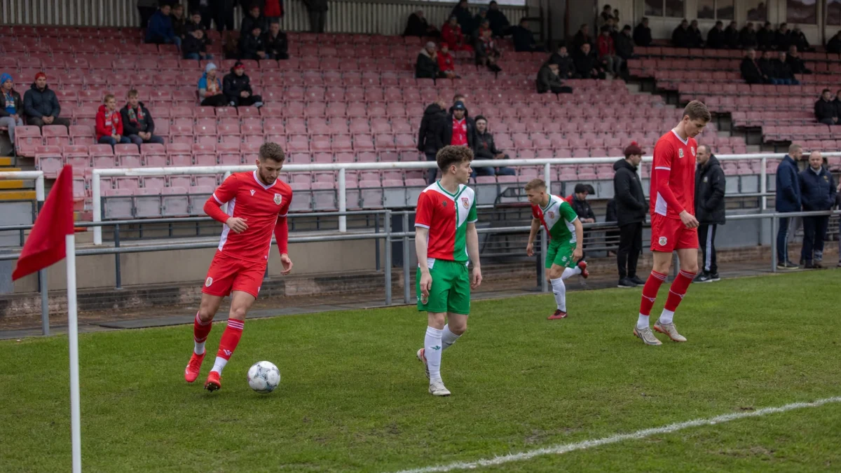 Walsall puolustaa nousupaikkaansa Crewessa