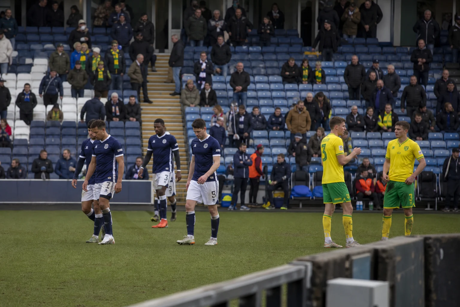 Millwall kaatoi Norwichin 3–0 ja nousi Championshipin kärkeen