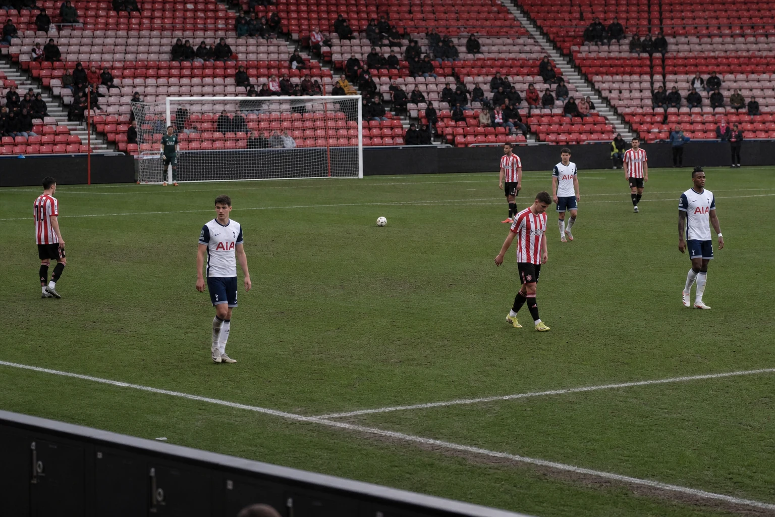 Brentford aloitti Valioliigan 3–0-voitolla Tottenhamista